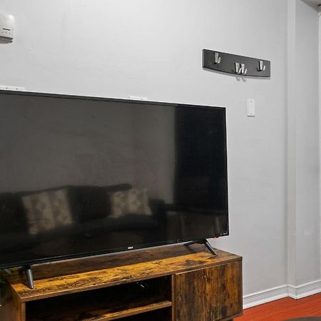 Liberty Village Townhouse Toronto Bagian luar foto