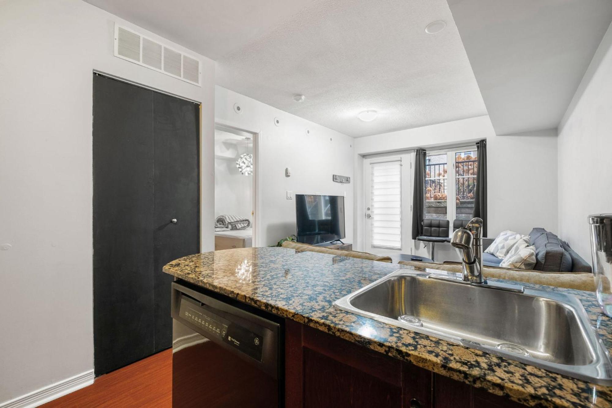 Liberty Village Townhouse Toronto Bagian luar foto