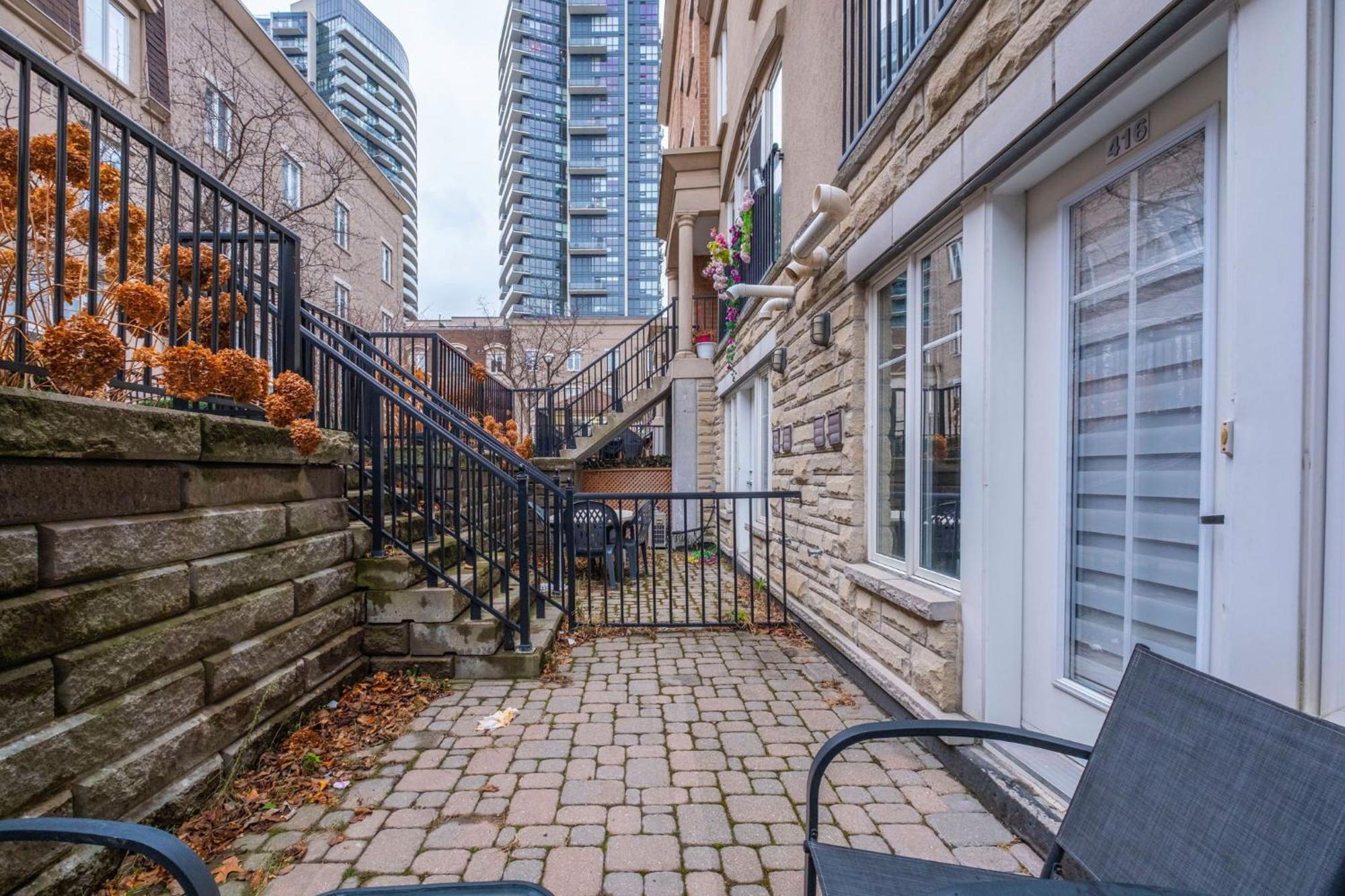 Liberty Village Townhouse Toronto Bagian luar foto