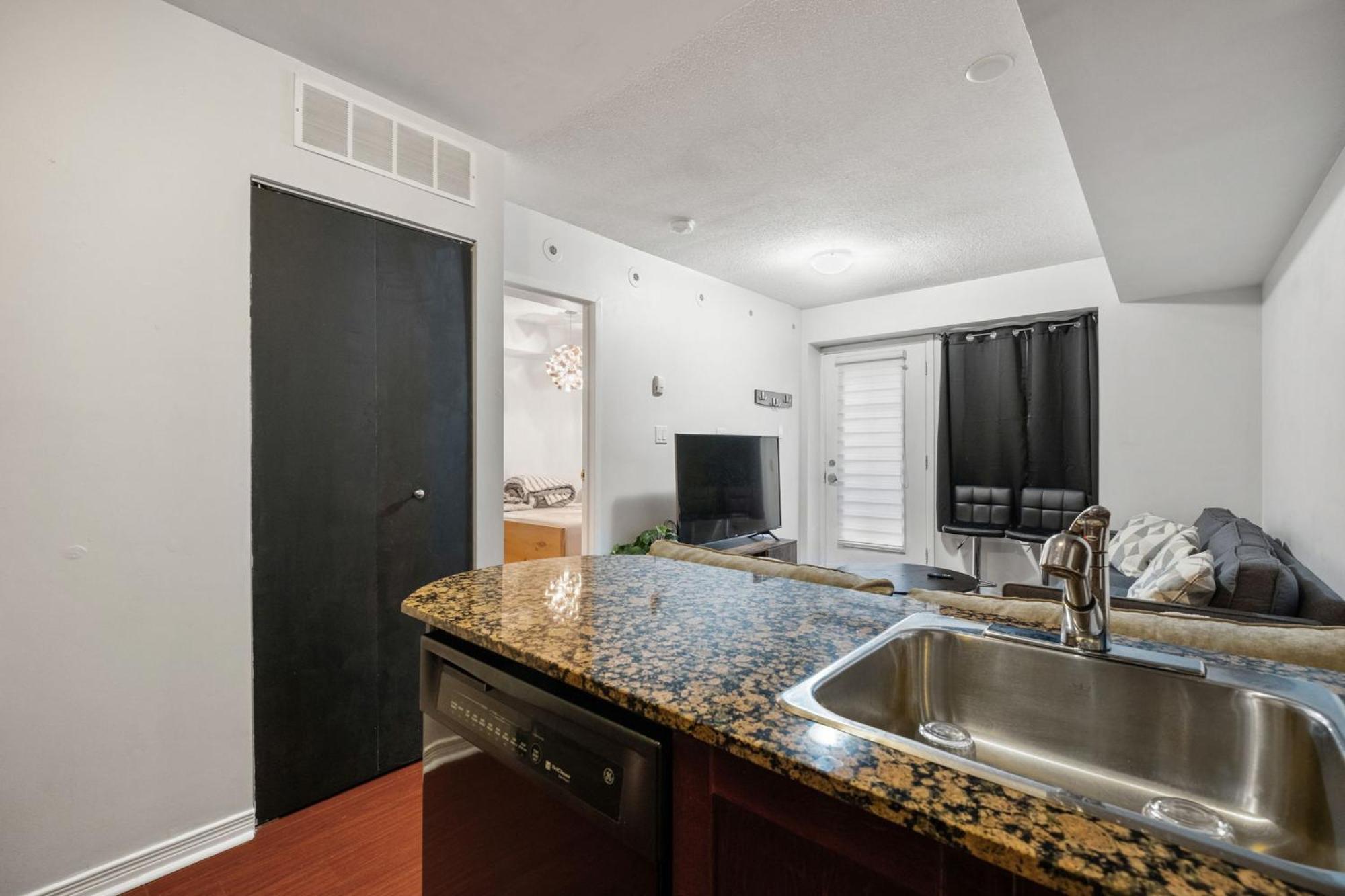 Liberty Village Townhouse Toronto Bagian luar foto