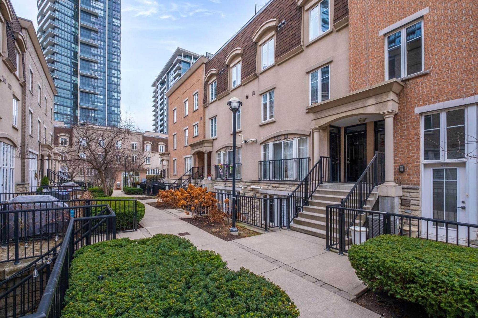 Liberty Village Townhouse Toronto Bagian luar foto